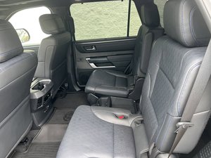 Usado Clean 2024 Toyo-ta Sequoia Platinum Twin Turbo Gas/Electric V6 3.4L 4WD - Product Image 5