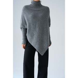 Pull en tricot à col roulé gris - Product Image 1