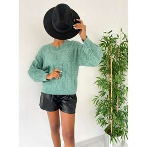 Pull en tricot pour femme avec détail complexe au dos - Modèle 848 - Product Image 1