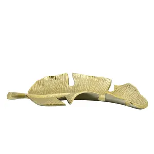 Plateaux Feuille en Métal Doré Plateau de Service Designer - Product Image 3