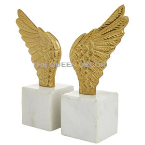 Vente en gros d'usine de serre-livres décoratifs en forme de main humaine avec base en métal et marbre en aluminium plaqué or Art & Craft - Product Image 2