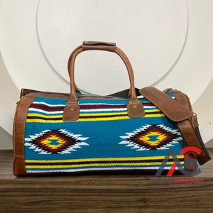 2025 arrivée personnalisé en gros couverture de selle en cuir véritable polochon de voyage léger à porter week-end sac de sport pour unisexe - Product Image 1