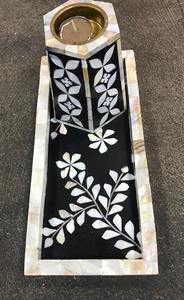 Plateau de service artisanal en bois et résine de Dubaï avec incrustation de nacre pour la décoration de la maison et les cadeaux du Ramadan - Product Image 6