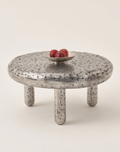 Mesa auxiliar de metal de diseño martillado redondo de latón AK en plata Juego de 2 con acabado antiguo para muebles para el hogar/muebles de hotel - Product Image 2