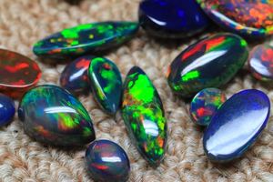 Elegantes piedras preciosas de cabujón de ópalo negro etíope ahumado tratado Multi Flashy Opal Gems Mix Shape Black Opal Lot regalo para ella - Product Image 3