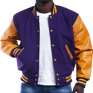 Vente en gros de vestes d'université violettes et dorées Couleurs et logos personnalisés Veste d'université chaude Letterman à manches en cuir pour unisexe - Product Image 1