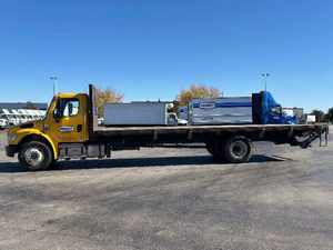 Camión de Plataforma M2 2022 Usado en Buen Estado - 220HP, 6 Velocidades, Automático, Entrega a Domicilio Gratuita a Todo el Mundo - Product Image 4