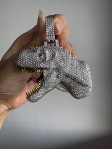 จี้ไดโนเสาร์เงินแท้ 925 สไตล์ฮิปฮอป ประดับโมอิสซาไนต์ รูปหน้าสัตว์ ปรับแต่งได้ เครื่องประดับชาร์มคุณภาพสำหรับผู้ชายและผู้หญิง เหมาะสำหรับเป็นของขวัญ - Product Image 2