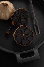 AIL NOIR AMPOULES ENTIÈRES NATURELLEMENT VIEILLISÉES POUR UN SOUTIEN IMMUNITAIRE ÉTIQUETTE PROPRE NON OGM ET ALIMENT FONCTIONNEL À BASE DE PLANTES - Product Image 2