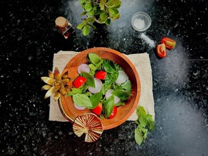 Bol à salade en bois de manguier poli, écologique, fait à la main, motif floral, personnalisable, articles de cuisine, décoration intérieure, artisanat personnalisé - Product Image 2