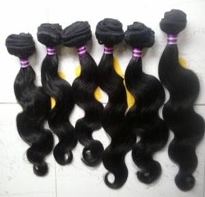 Paquete de cabello humano ondulado de cuerpo indio Virgen sin procesar 100% al por mayor | Tejido de cabello Remy negro Natural para salón y suministros de belleza - Product Image 3