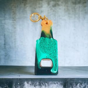 Ouvre-bouteille en résine artistique durable avec détails classiques, parfait pour les maisons vintage et les accessoires de cuisine sophistiqués - Product Image 4