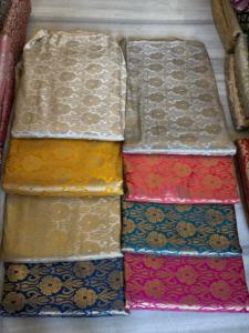 Tela de brocado de seda 100% al por mayor, Jacquard personalizado de alta calidad para vestido de moda de lujo y tapicería, artesanía de colores vibrantes - Product Image 2