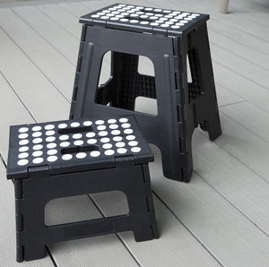 Tabouret pliable en plastique contemporain noir, surface antidérapante, robuste, compact, portable, pour l'école, Ho Chi Minh City - Product Image 1