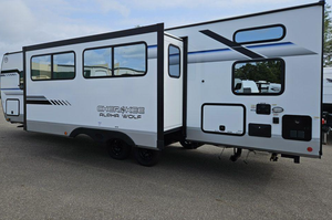 Venta al por Mayor de Remolques de Viaje Ligeros e Impermeables Forest River Alpha Wolf 26DBH-L 2024 2023 para Campamento - Product Image 2