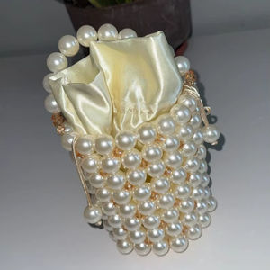 Perle ivoire perlée en plastique Hobo sac à main moderne fait à la main | Sac à bandoulière élégant en perles | Grand rangement pour garde-robe - Product Image 1