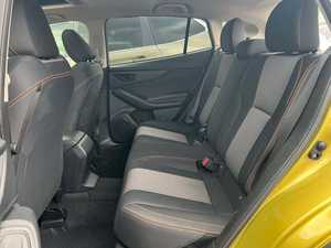 Nuevo Crosstrek Premium AWD 2024 Amarillo con Volante a la Izquierda, Asientos de Cuero Oscuro, Sistema de Navegación, Arranque Remoto, Techo Solar y Android - Product Image 3