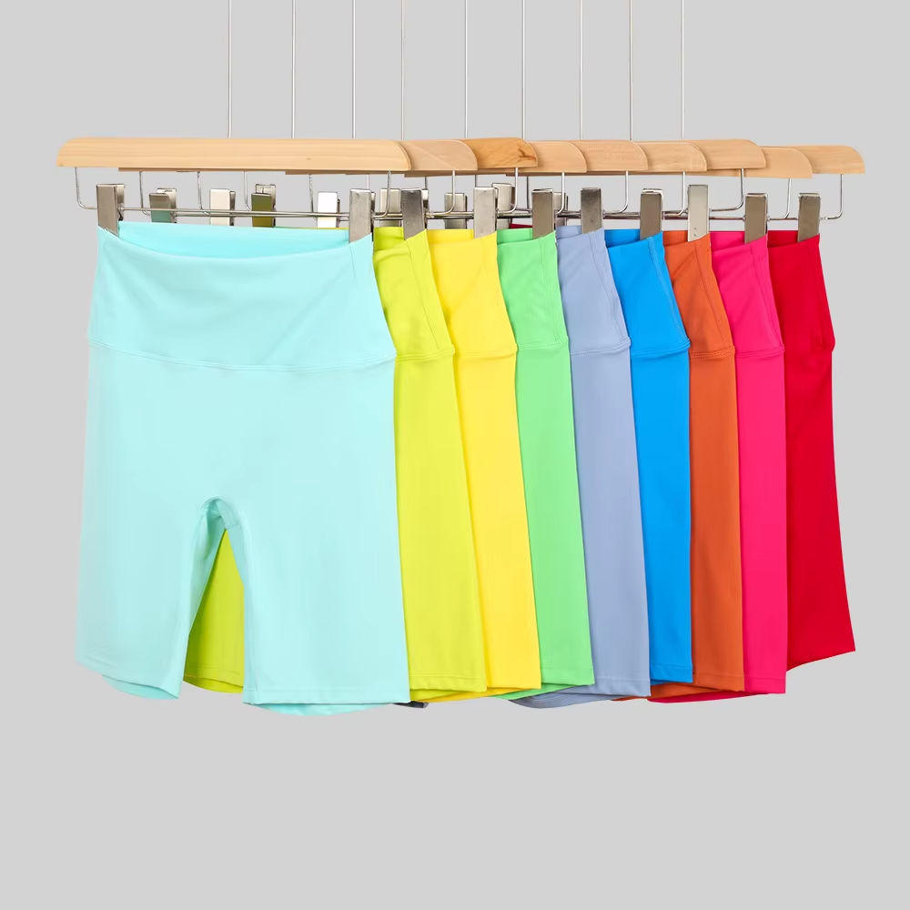 กางเกงขาสั้นสีเหลือง