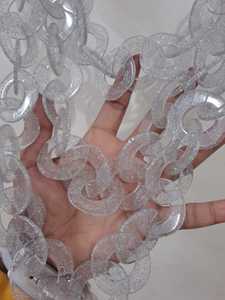 Colliers en résine d'ange lumineux et audacieux avec combinaisons Pantone finition pailletée impression artistique faite à la main pour les cadeaux de mode - Product Image 3