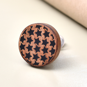 Boutons décoratifs en bois rustique moderne avec un aspect artisanal, poignées de tiroir de placard - Product Image 4