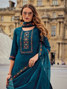 Conjunto de Salwar Kameez de Seda Milanesa Multicolor Hecho a Mano con Jacquard y Bordado para Mujeres Adultas, Colección Festiva - Product Image 6