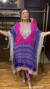 Diseñador moderno y elegante Diseñador Chinon Seda Secuencia bordada e impresión digital con pesado Latkan Kaftan y Dhoti - Product Image 2