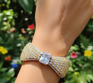 Pulsera de Primera Calidad, Hermoso Diseño, Acabado de Lujo, Perfecta para Fiestas, Complementa Todos los Atuendos, Pulsera de Uso Discreto - Product Image 1