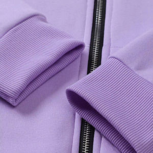 Chándal personalizable de algodón y poliéster para hombre. Este chándal ofrece la combinación ideal de suavidad. - Product Image 1