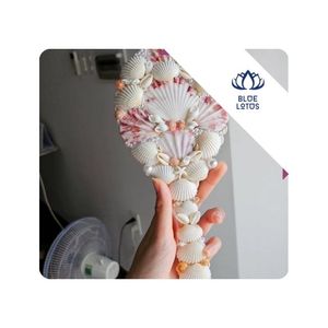 MEILLEUR VENDEUR Miroir à main coquillage Miroir élégant et léger pour le maquillage personnel et le toilettage et la vanité au Vietnam - Product Image 1