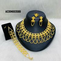 Ensemble collier pendentif classique en laiton plaqué or 18 carats avec chaîne motif vague d'eau pour femme, idéal pour diverses occasions