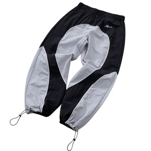 Conjunto de Pantalones y Chaqueta Deportiva de Nylon Impermeable con Capucha y Bloques de Color, Cortavientos de Otoño Personalizado OEM 2026 - Product Image 3