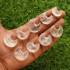 Cristal de quartz clair naturel sculpté en forme de croissant de lune, pierre précieuse de guérison métaphysique, fabrication de bijoux, luxe pour enfants, hindouisme - Product Image 1