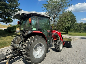 Tractor Massey Ferguson 2860M/GC1725MB con Cargador, Motor Diésel Changchai de 25 HP, Tracción en las 4 Ruedas, Transmisión Hidrostática, Toma de Fuerza Trasera Media 2023, Luz - Product Image 2