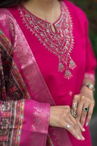 Grand Elegant Straight Kurti Pant Dupatta Set Colección étnica india opulenta para B2B Venta al por mayor y regalos corporativos - Product Image 3