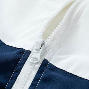 Chaqueta Deportiva de Invierno con Capucha para Hombre, Nueva Llegada de Fábrica, con Logotipo Frontal, Color y Talla Personalizables, Venta al Por Mayor - Product Image 3