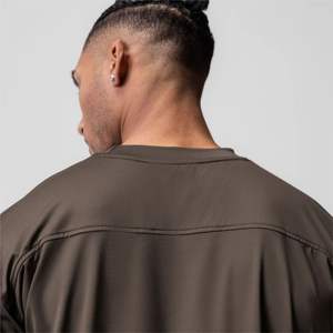 T-shirt d'entraînement surdimensionné marron Performance Gym Shirt Anti-transpiration, antimicrobien, séchage rapide Boxy Fit T-shirt d'entraînement athlétique - Product Image 4