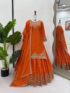 Trajes de diseño Heavy Sequence Work Faux Georgette Gharara con parte superior lisa y Dupatta con lentejuelas de 3mm para fiestas - Product Image 6