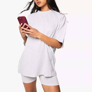 Conjuntos de camiseta y pantalones cortos de entrenamiento para mujer, perfectos para ropa informal y ropa deportiva, conjuntos de mujer de Color sólido transpirable de algodón - Product Image 1