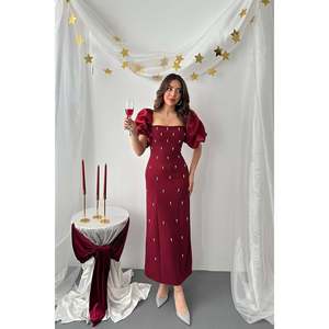 Vestido Bordado Color Borgoña con Mangas Adornadas - Borgoña - Product Image 1