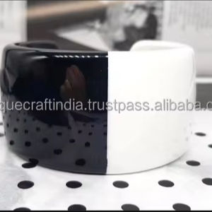 Brazalete de resina blanco y negro de diseño único-Joyería hecha a mano-Por Unique Craft India - Product Image 4