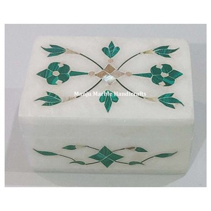 Boîtes cadeaux artisanales en velours marbré et incrustées de nacre pour le rangement et l'emballage de bagues et de bijoux - Product Image 1