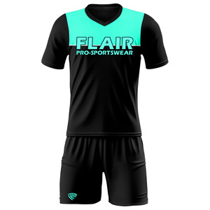 Kits de football rétro conçus sur mesure Uniformes de maillot de football pour enfants de haute qualité pour hommes - Product Image 4
