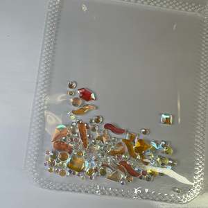 Caja de Acrílico con Cristales de Uñas Transparentes de Tamaño Pequeño, Decoración con Cristales de Estrás, Mezcla de Materiales (Aleación de Zirconio, Plástico, Metal), Perlas 3D, Diamantes - Product Image 1