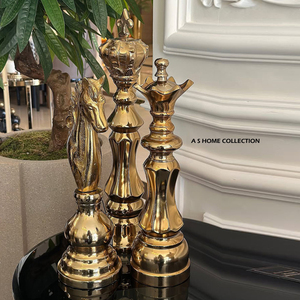 Ensemble décoratif pour la maison de 3 sculptures de bureau en plaqué or de formes et de designs différents Accessoires de maison pour le salon - Product Image 1