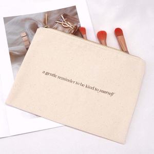 Vente en gros Pochette à fermeture éclair en toile de coton personnalisée écologique Trousse de maquillage réutilisable avec logo à motif de bonbon Style tendance - Product Image 2