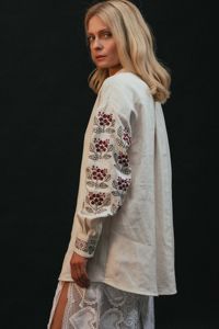 Blusa de lino informal Patrón blanco y negro tradicional Vyshyvanka Bordado Tela de popelina Ropa popular de verano Método de tejido - Product Image 3