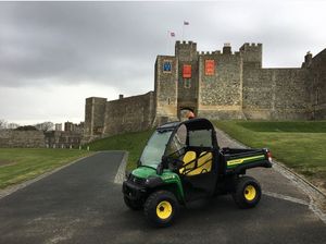 Véhicule utilitaire John Deere RTV 4x4 certifié EPA EEC, moteur 4 temps avec blocage de différentiel, en stock pour les travaux et les aventures en plein air - Product Image 2