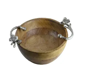 Cuenco de madera de acacia con ensalada de frutas de tamaño mediano Cuenco de madera de calidad premium con mango de tallo de flor a la venta - Product Image 1
