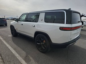 (NUEVA OFERTA PARA 2023) SUV Eléctrico R1S (AUTO USADO) - Product Image 1