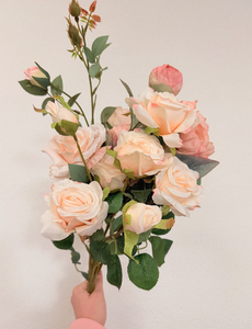 Bouquet di rose artificiali in seta rosa, 12 pezzi, fiori realistici fatti a mano per decorazioni domestiche e matrimoni - Product Image 1